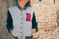 Haut de style varsity classique